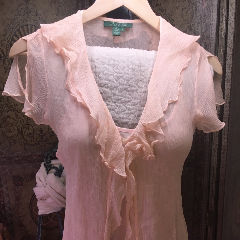 Ladies 100% silk very pretty Ralph Lauren sleeveless blouse light peach